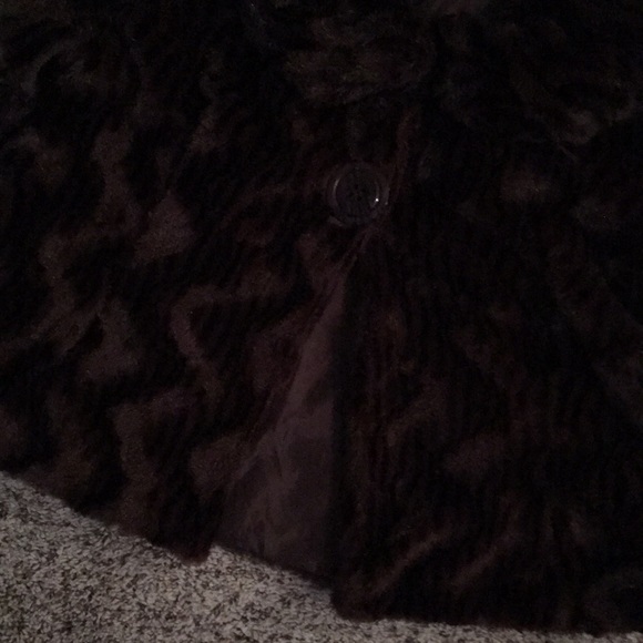 Foe fur Shana K short jacket. Size M. Snaps look like over size buttons. So cute - Picture 4 of 5